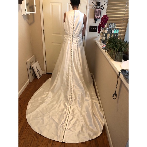 OMG Oleg Cassini High Neck Beautiful Button Detail - Picture 3 of 8